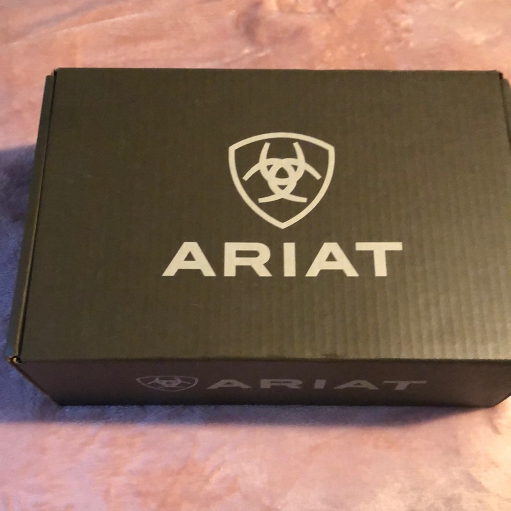 Ariat cruisers brand new never worn just tried on